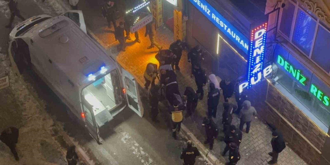 Elazığ’da eğlence mekanında bıçaklı ve sopalı kavga: 4 yaralı