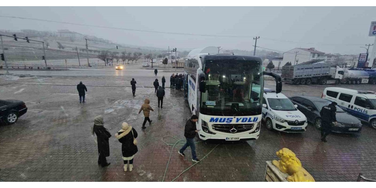 Karakoçan’da Muş-Bursa seferini yapan yolcu otobüsüne saldırı