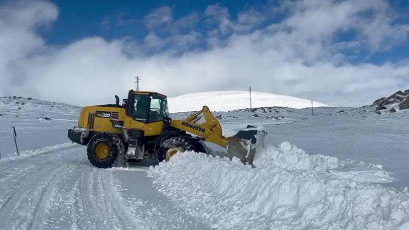 Kars’ta kar ve tipi: 32 köy yolu ulaşıma kapandı