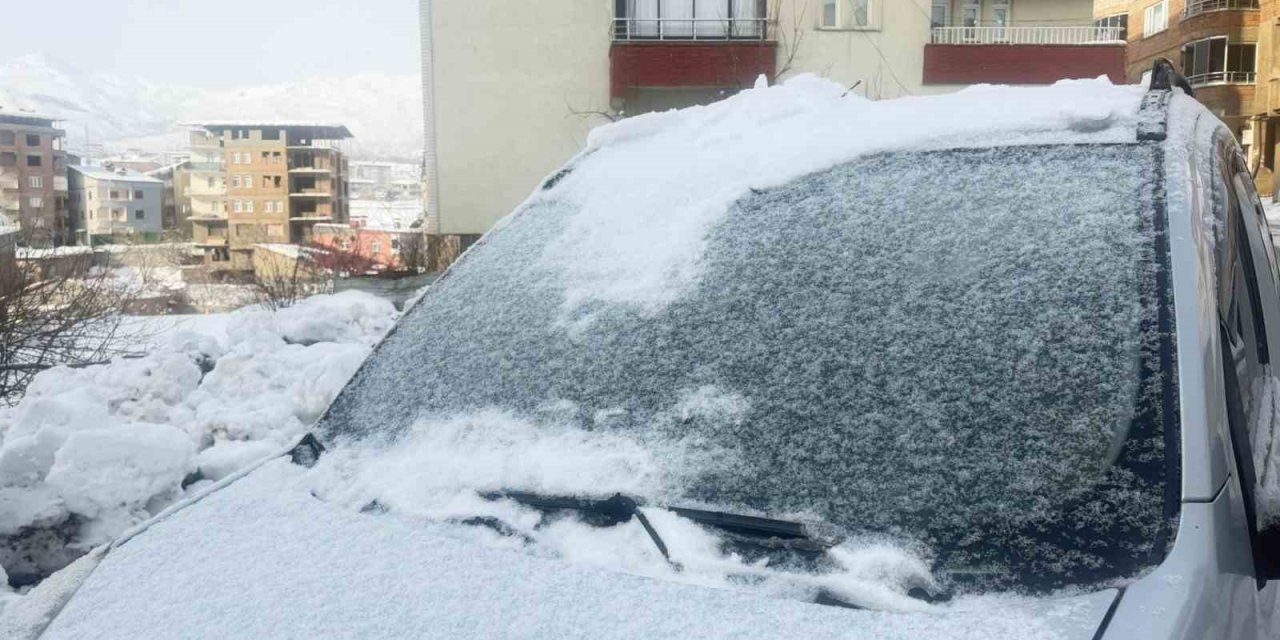 Hakkari’de dondurucu soğuklar