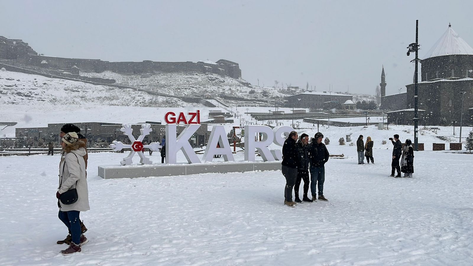 Kar yağışı, kenti beyaza bürüdü