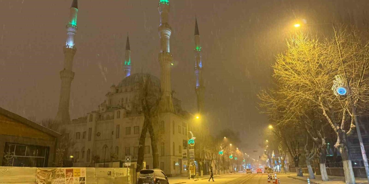 Iğdır’da kar yağışı etkisini sürdürüyor