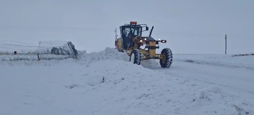 Kars’ta kar ve tipi: 170 köy yolu ulaşıma kapandı