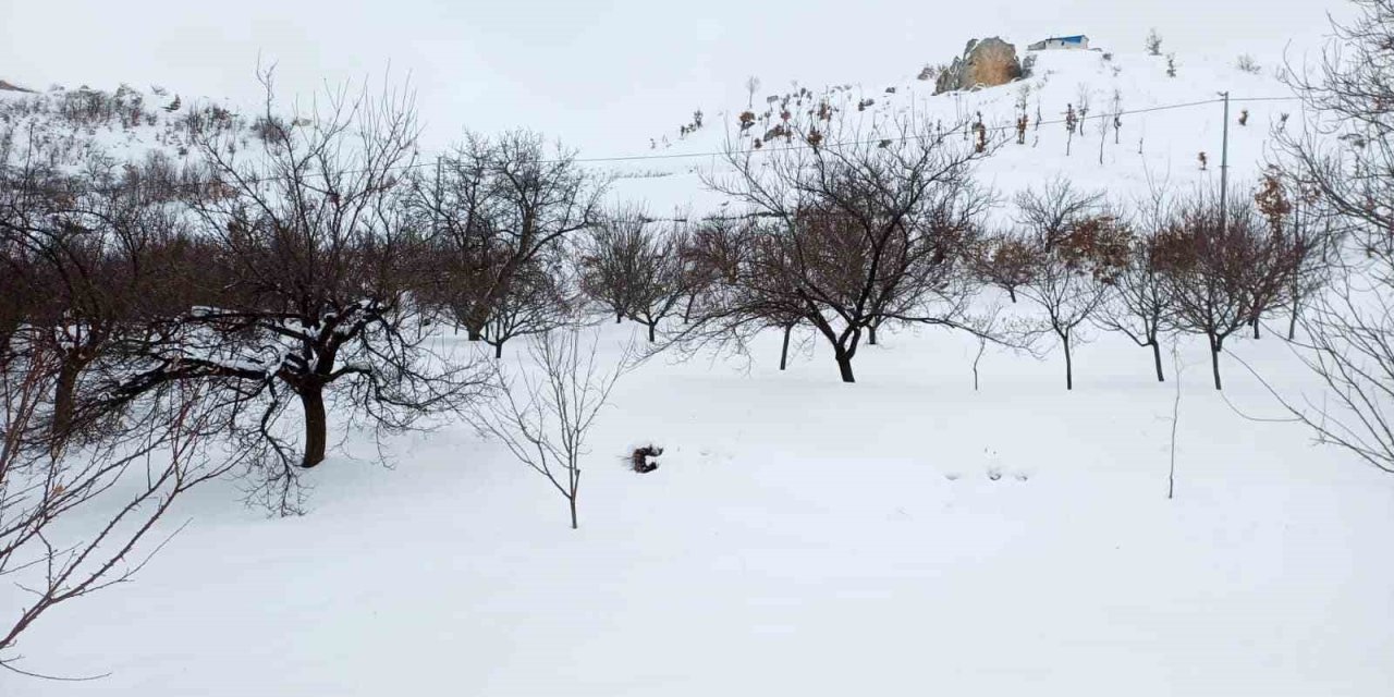 Akçadağ’da kar kalınlığı 1 metreye yaklaştı