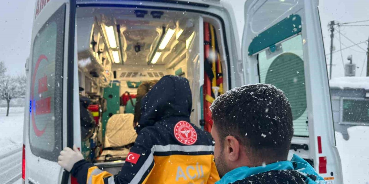 Bingöl’de diyaliz hastası UMKE tarafından hastaneye ulaştırıldı