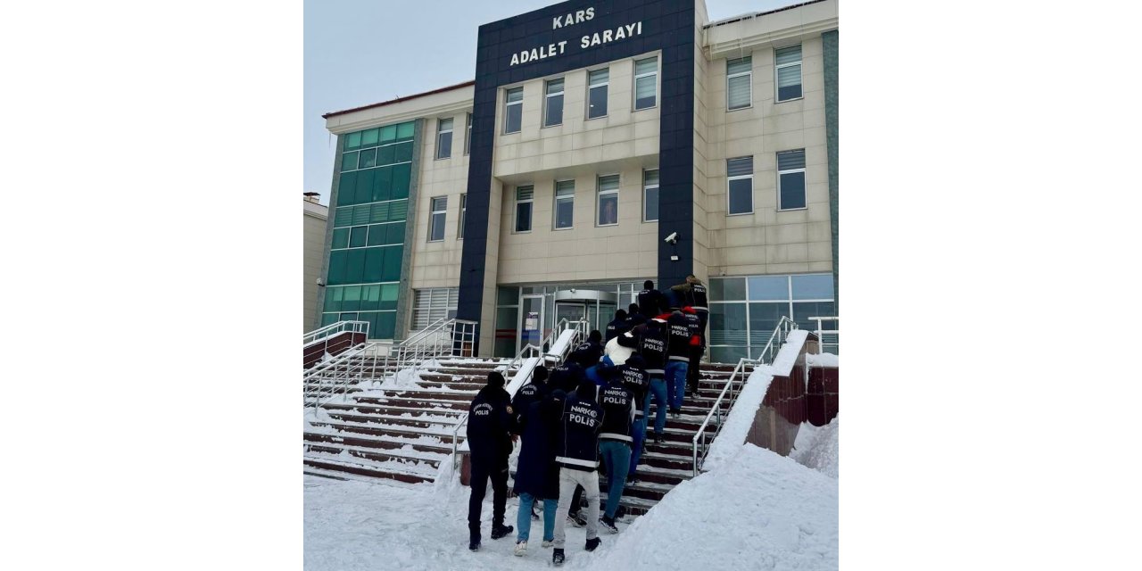 Sarıkamış’ta uyuşturucu taciri 5 kişi tutuklandı