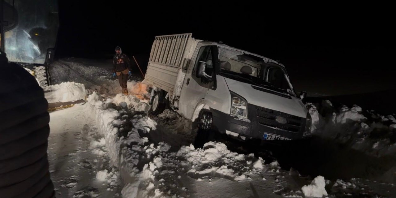 Patnos’ta kar ve tipi hayatı olumsuz etkiliyor
