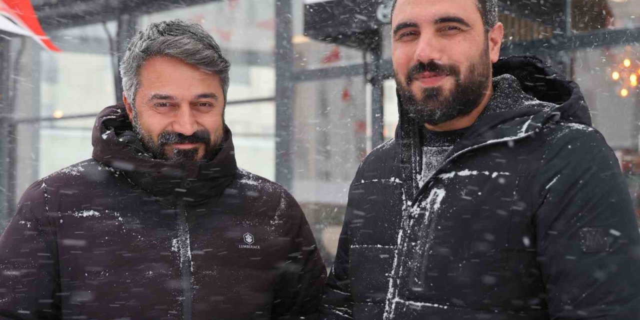 Elazığ’da doğaseverin köpeklerle zor anları dron kamerasında