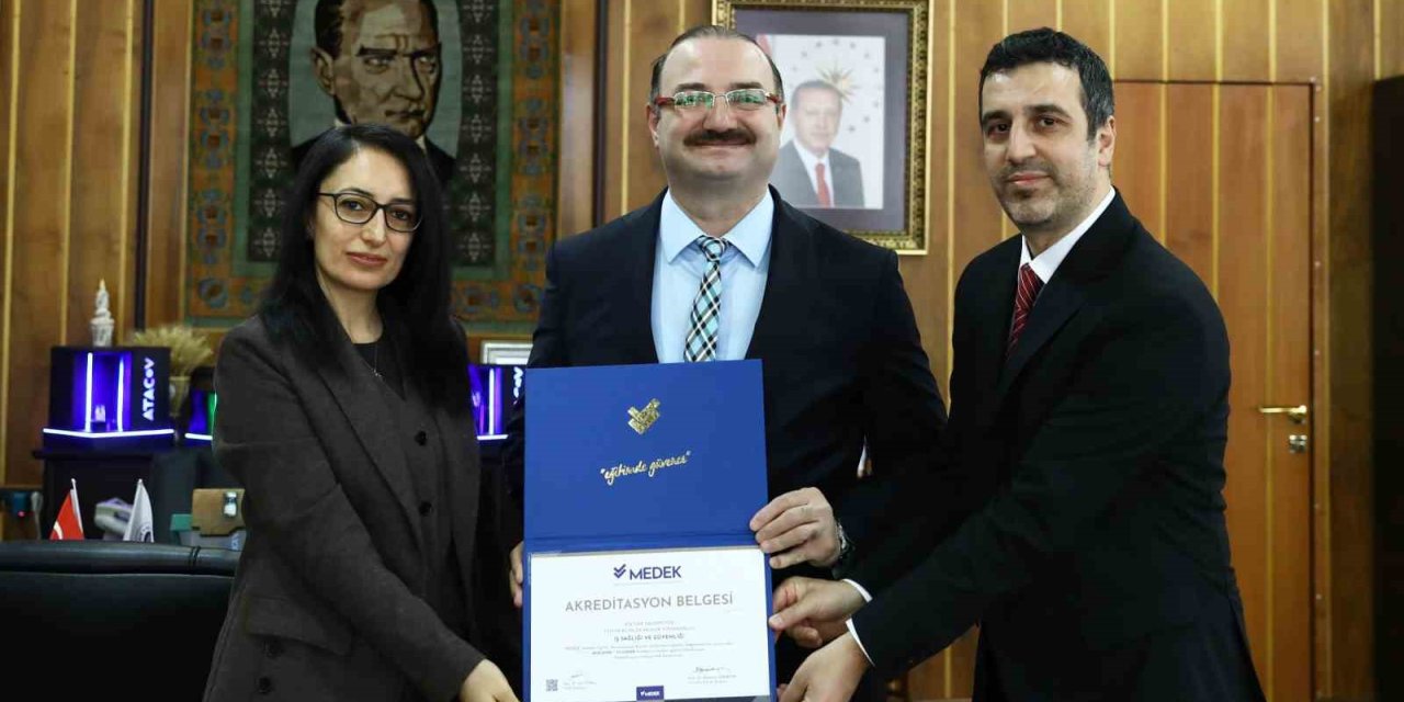 Teknik bilimler MYO programlarına MEDEK akreditasyon belgeleri takdim edildi