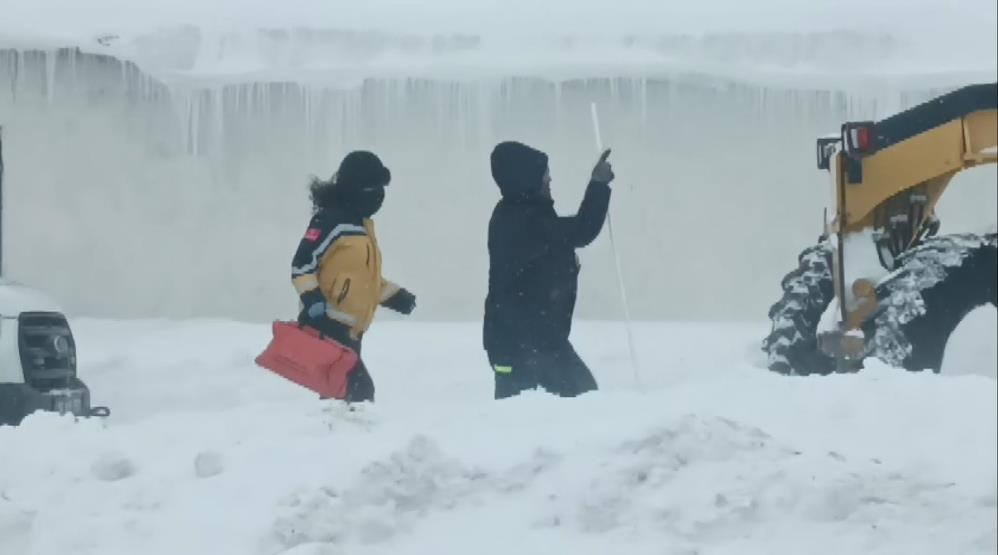 Kars’ta kar esaretine ‘özel’ müdahale: Ekipler bazı bölgelerde vakalara yaya ulaşıyor