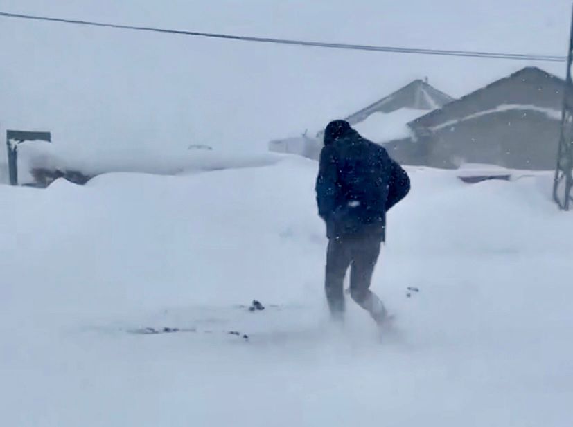 Kars'taki köylerde tipi etkisini sürüyor