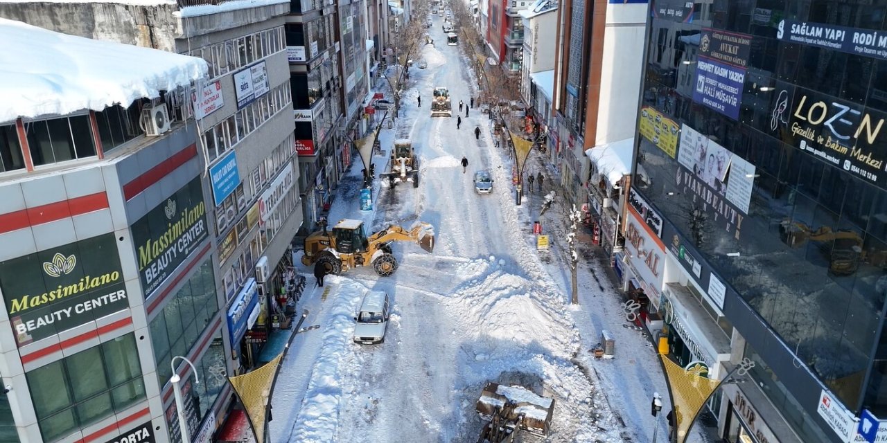 Bingöl’de kar temizliği sürüyor