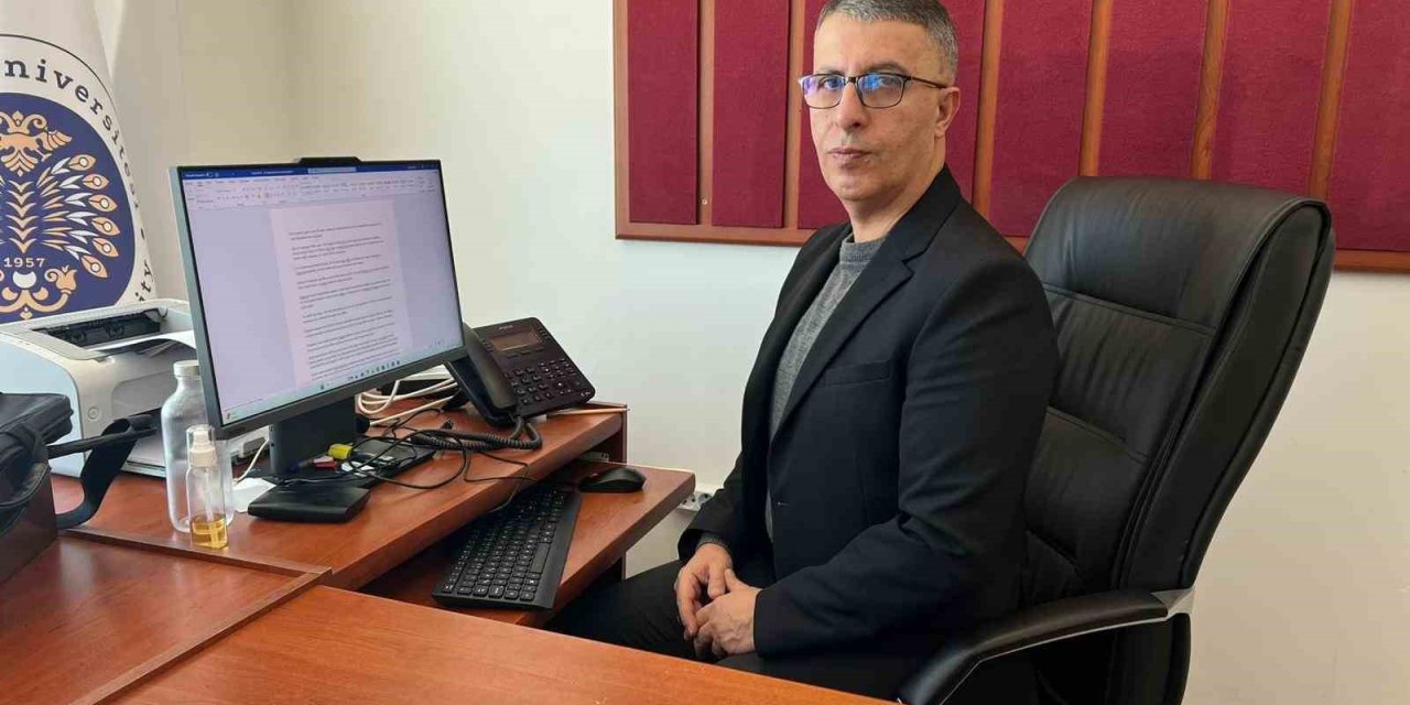 ASİMED Başkanı Savaş Eğilmez; "Türkler için bayrak namustur, bayrak en kutsal değerlerdendir"