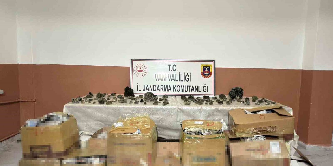 Van’da bin 410 adet epidotlu kuvars taşı ele geçirildi