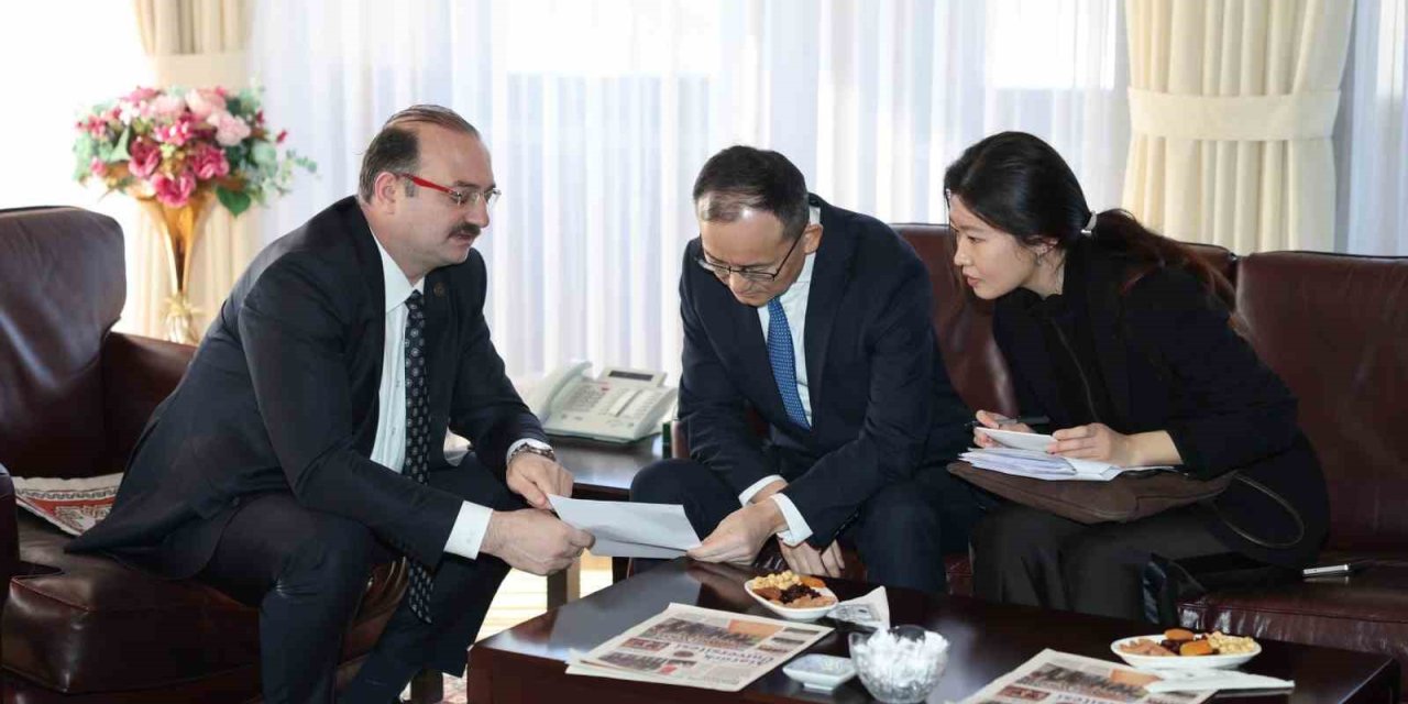 Çin Halk Cumhuriyeti Ankara Büyükelçisi Jiang Xuebin Atatürk Üniversitesi’nde