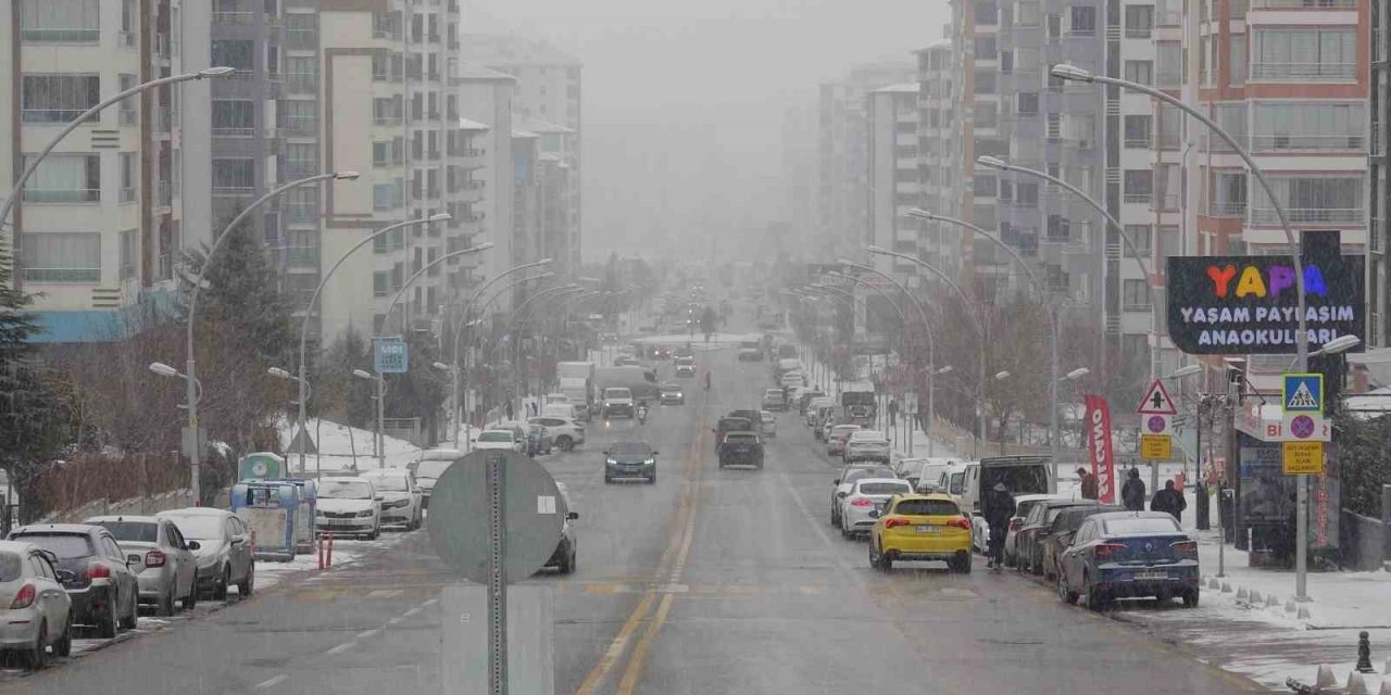 Malatya’da kar ve sis etkili oluyor