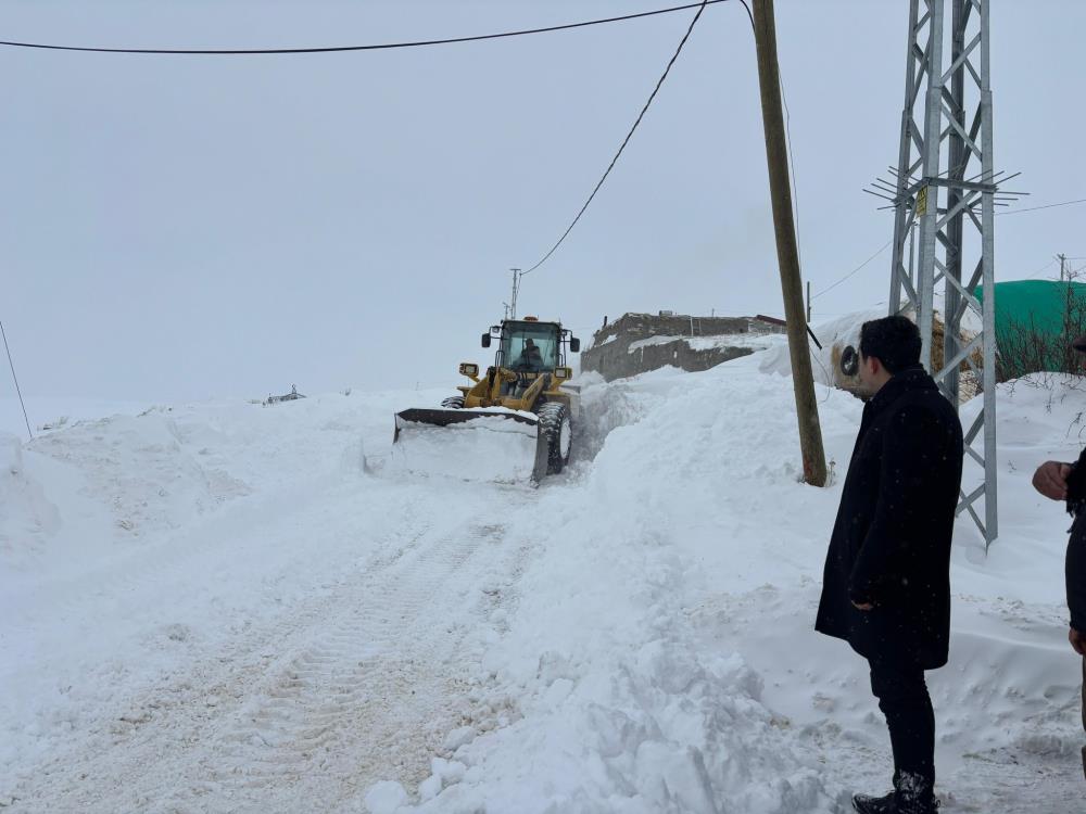 Susuz Kaymakamı Tutal, köylerde vatandaşlarla buluştu