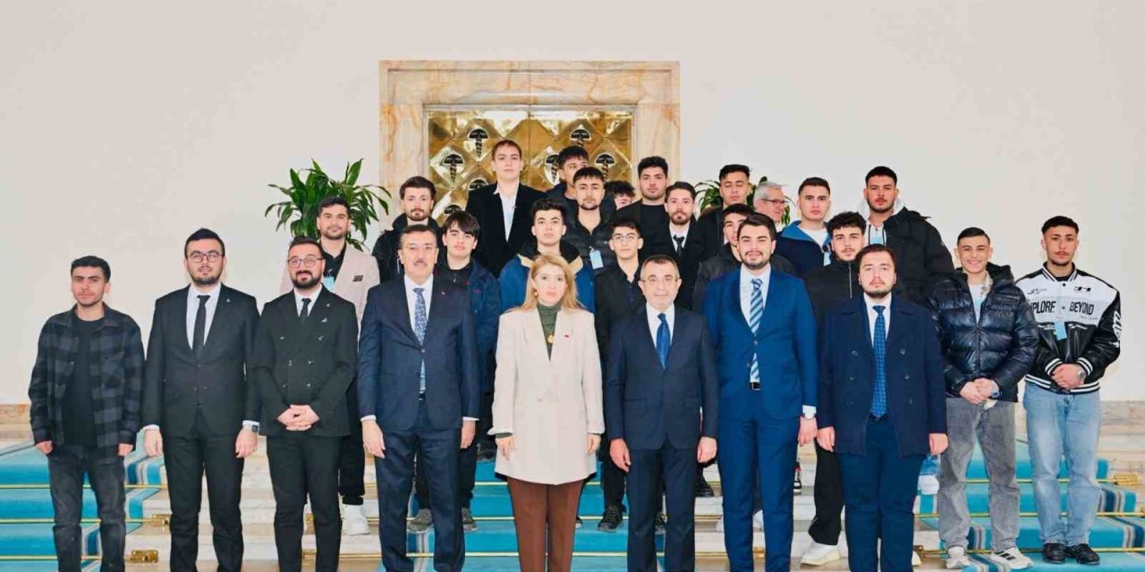 Ölmeztoprak: "Cumhurbaşkanımızın mesajları nettir, bayrağımıza uzanan kirli eller hesap verecek"