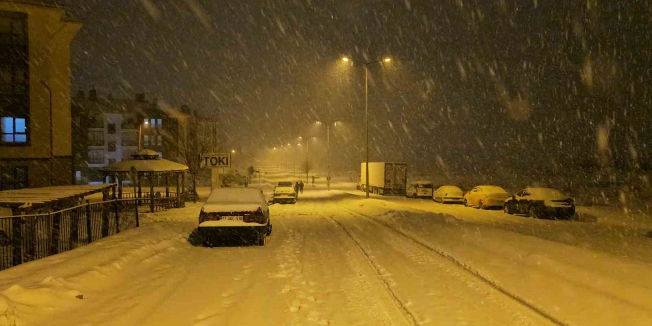 Elazığ’da kar yağışı etkisini sürdürüyor