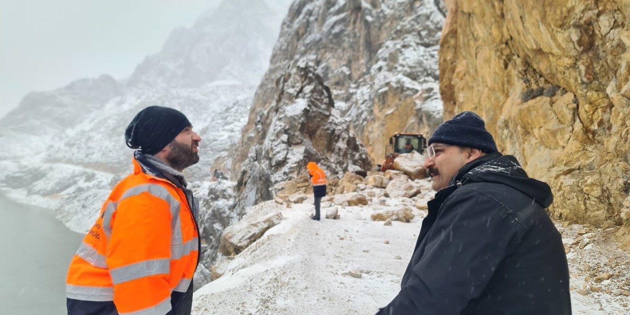 Taş Yolu’nda tehlike oluşturan kaya ve taşlar temizlendi