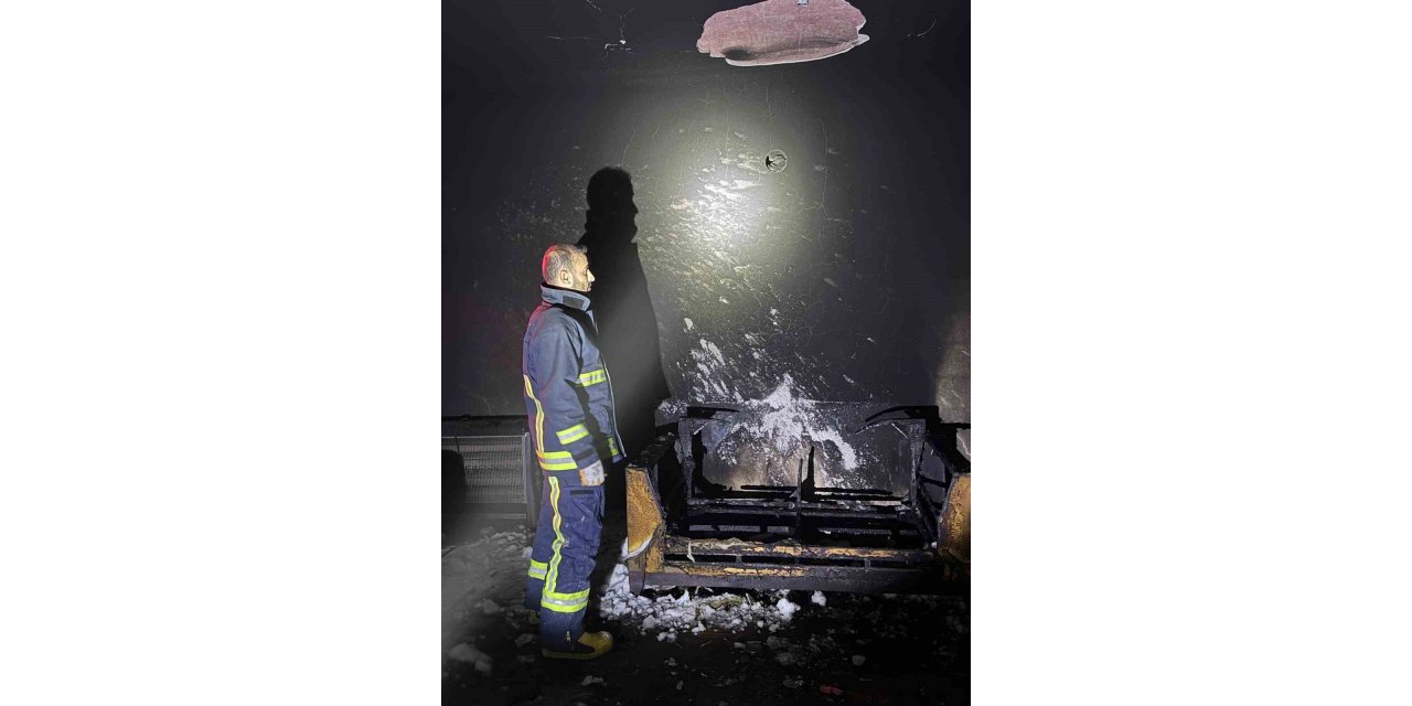 Van’da çıkan yangında bir ev kullanılamaz hale geldi