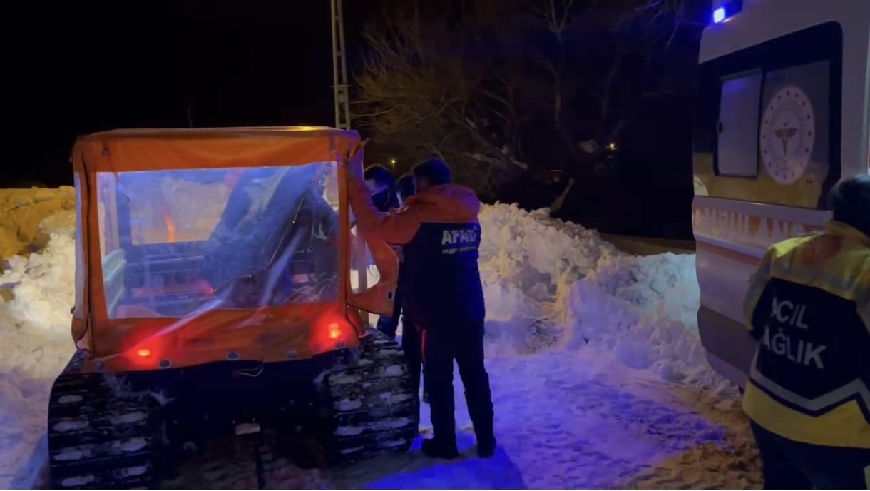 Nefes darlığı çeken hasta amfibi araçla kurtarıldı