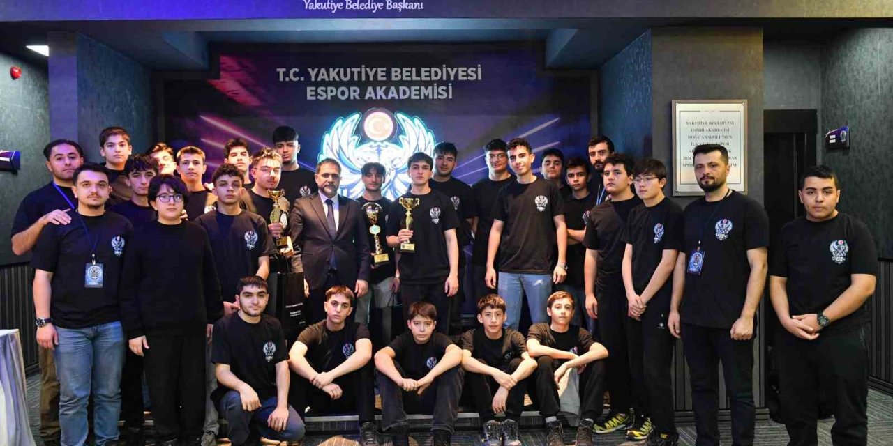 Yakutiye Belediyesi Espor akademisi liseler arası FIFA26 Espor turnuvasına gençlerden büyük ilgi