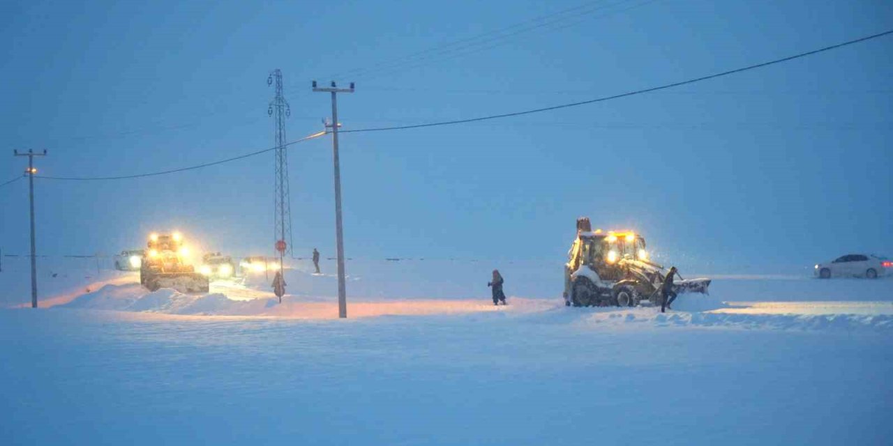 Muş’ta 121 köy yolu ulaşıma kapandı