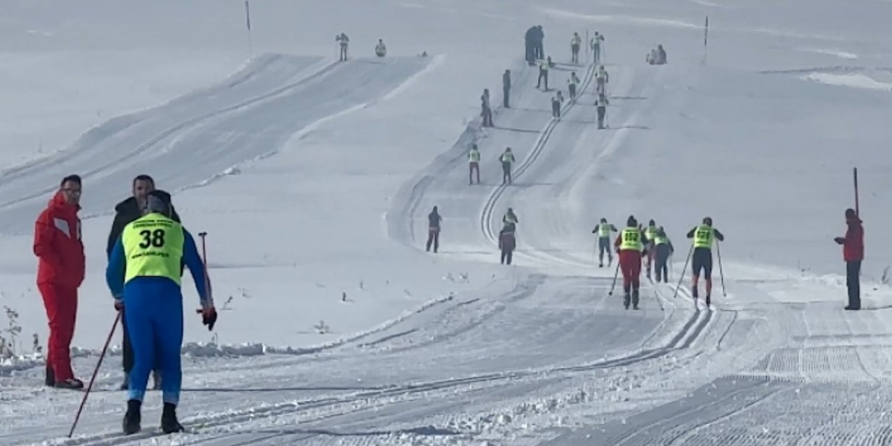 Yüksekova’da "Kayaklı Koşu Barış ve Kardeşlik 1. Etap yarışması" heyecanı