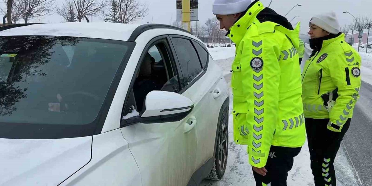 Ağrı’da kış şartlarına yönelik trafik denetimleri sürdürülüyor