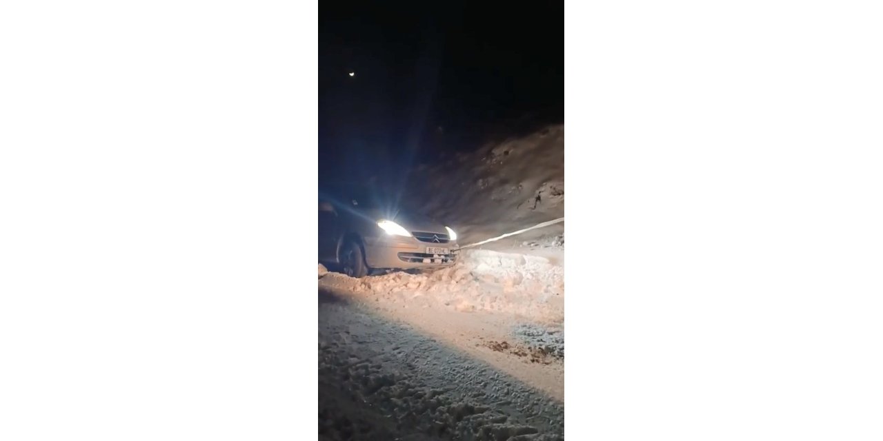 Elazığ’da yolda mahsur kalan araç kurtarıldı