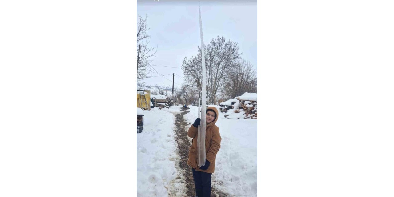 Palu’daki buz sarkıtları görenleri şaşırttı