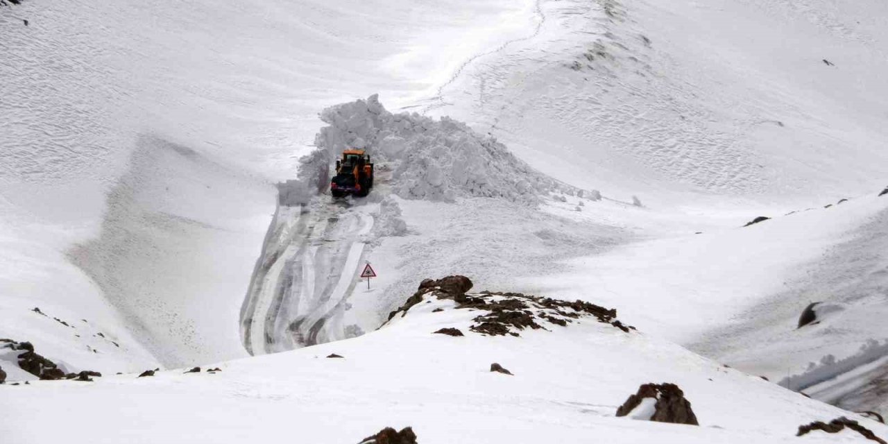 Van’da yoğun kar yağışı ve eğimli alanlar çığ riskini artırıyor