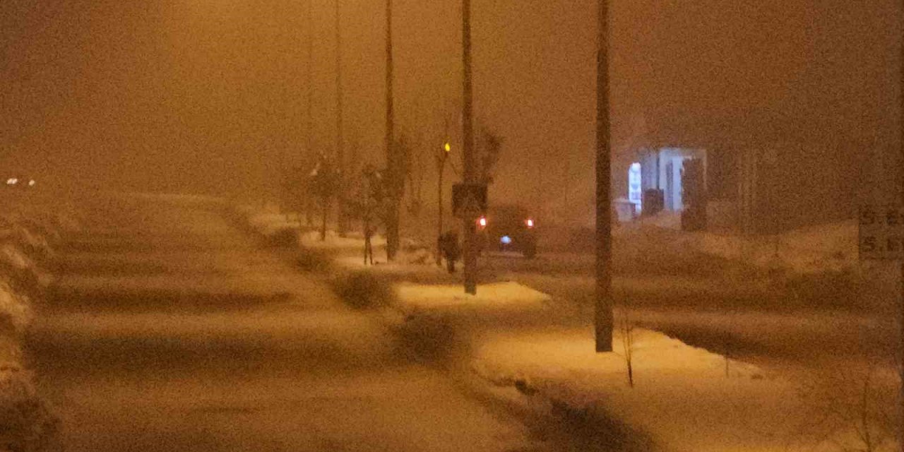 Elazığ’da gece saatlerinde sis etkili oldu