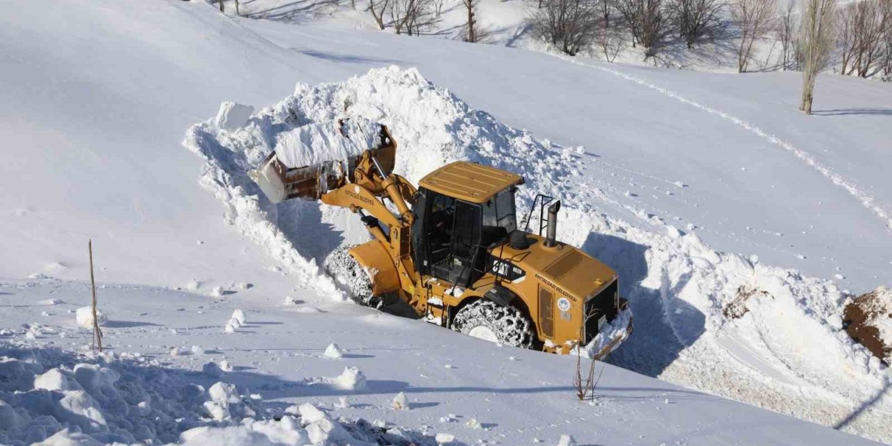 Battalgazi Belediyesi kırsalda kapalı yolları açtı