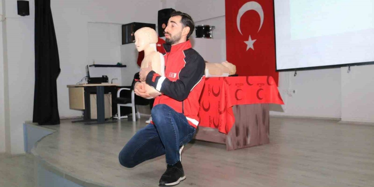 Kızılay’dan çocuklara ilk yardım eğitimi