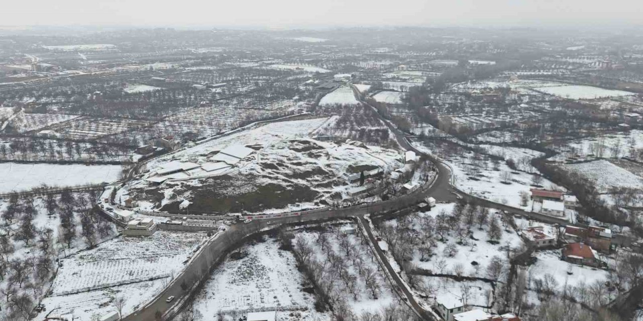Arslantepe Höyüğü karla kaplı haliyle havadan görüntülendi