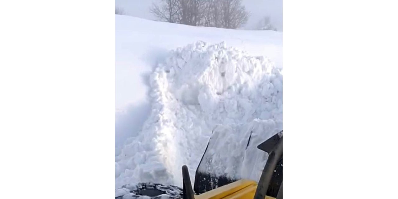 Malatya’da 1 buçuk metre karla mücadele kameralara yansıdı