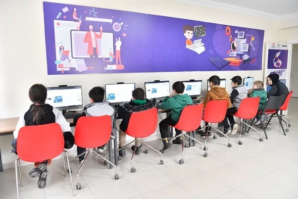 Yeşilyurt Mesleki Eğitim ve Yaşam Merkezi’nde kurslar tüm hızıyla sürüyor