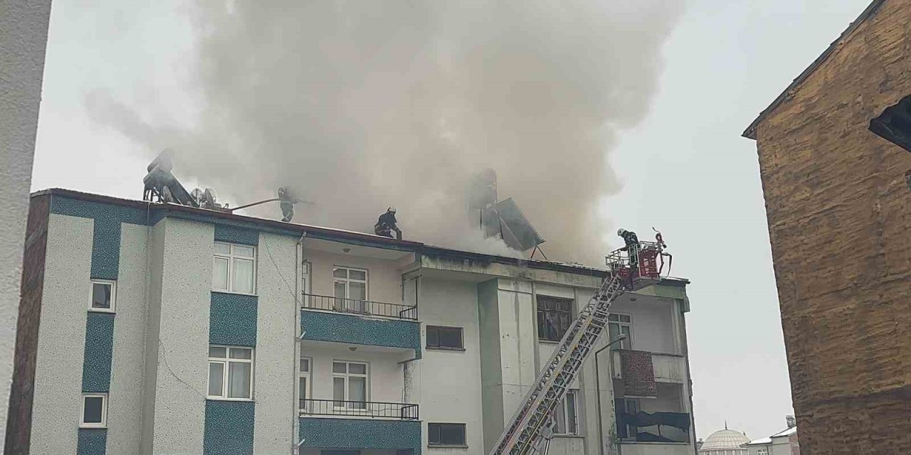 Elazığ’da çatı yangını