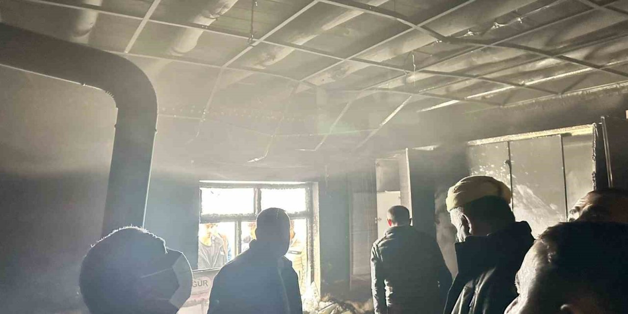 Hakkari’de ev yangını