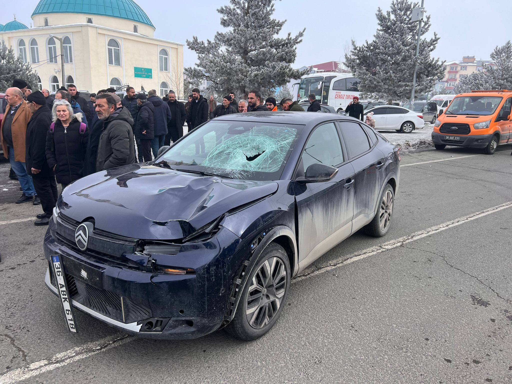 Cuma namazına giden yaşlı adama araç çarptı