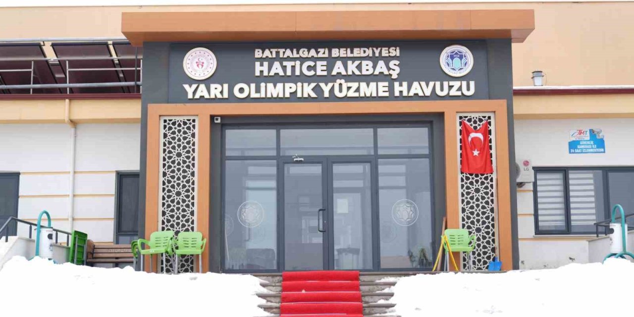 Göztepe Hatice Akbaş Yarı Olimpik Yüzme Havuzu’nda yeni dönem eğitimleri