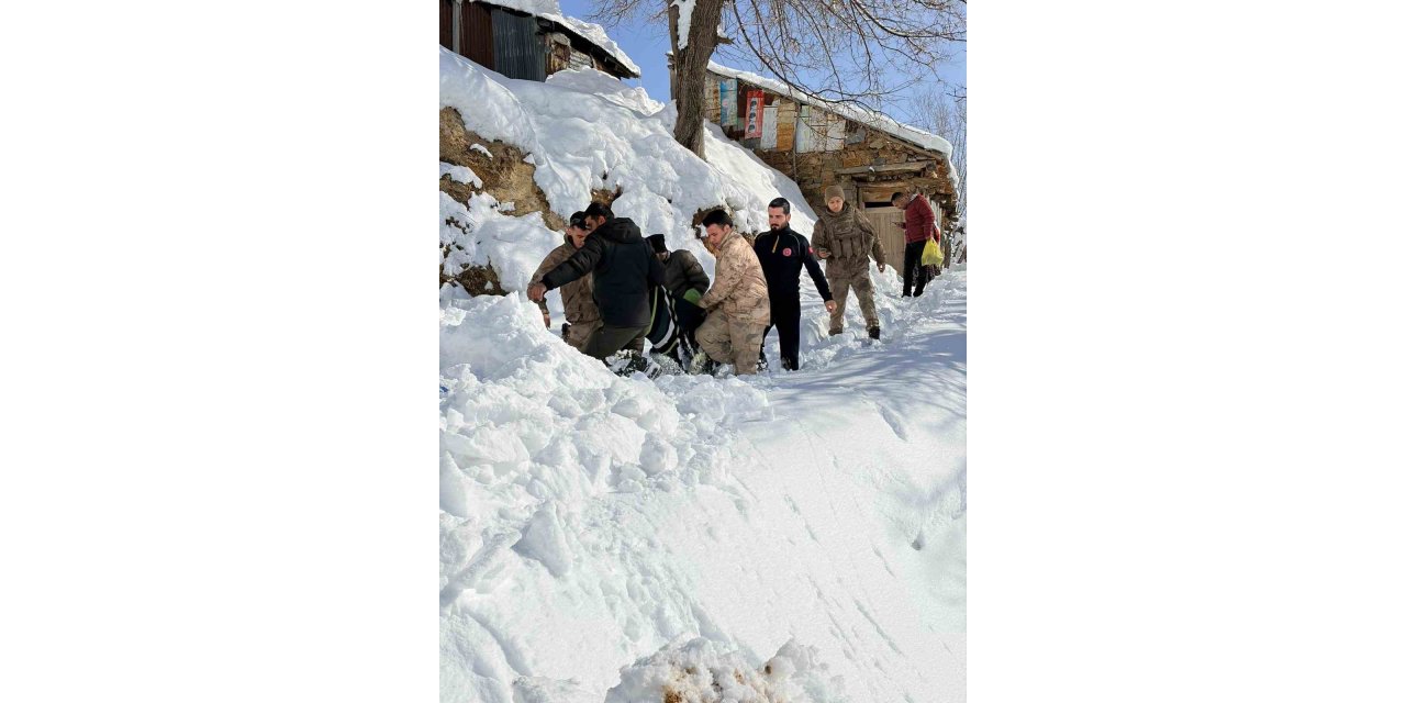Bingöl’de ekipler karbonmonoksit gazından zehirlenen şahıs için seferber oldu