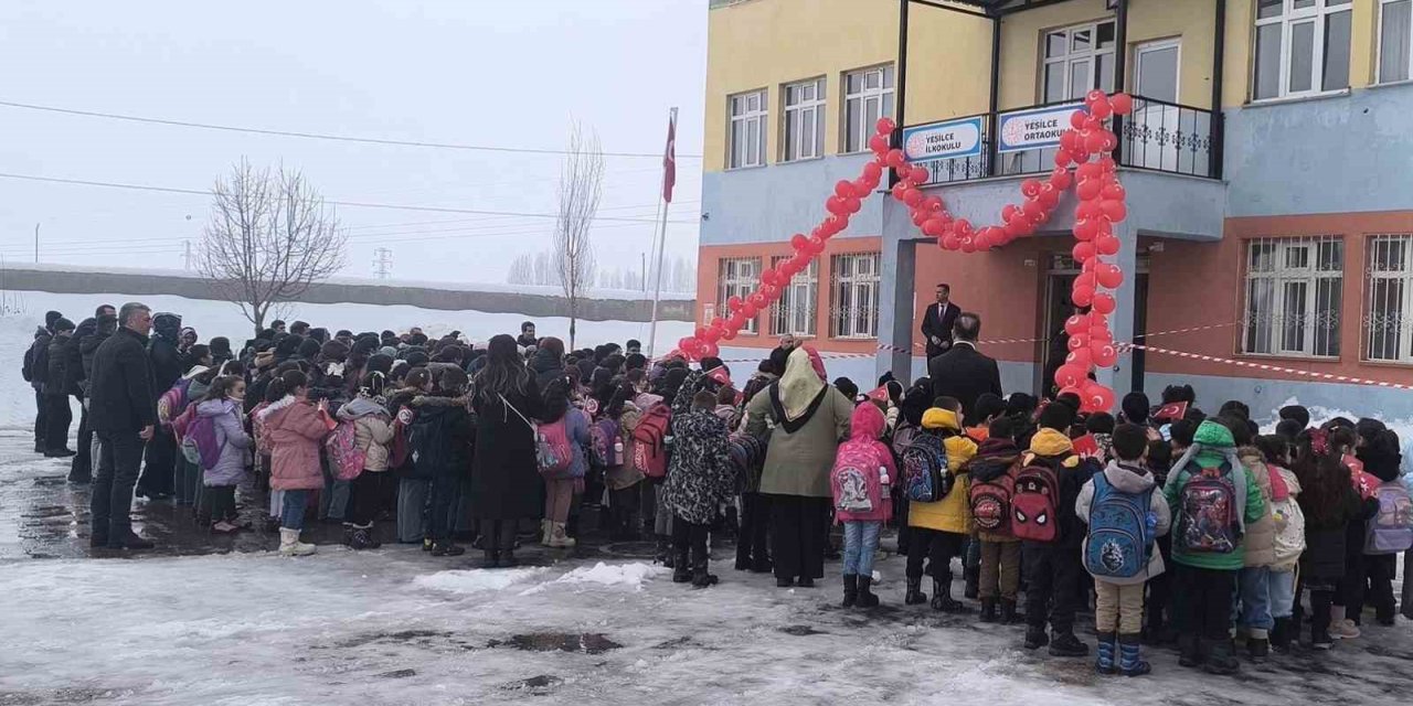 Muş’ta ikinci dönem "Bayrak Sevgisi" temasıyla başladı