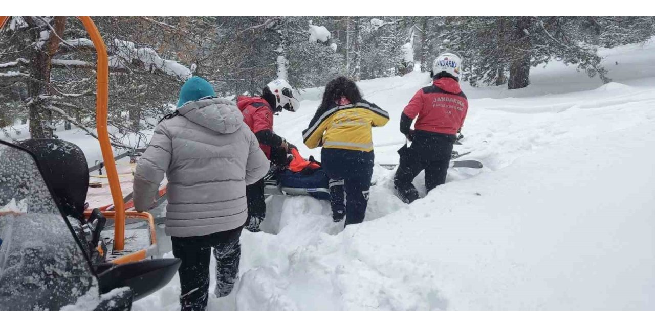 Sarıkamış’ta düşerek ayağını kıran kadının imdadına JAK ekipleri yetişti