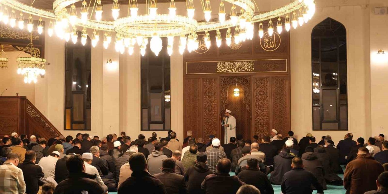 Terzibaba Mezarlığı Külliye Camii’nde Berat Kandili programı düzenlendi