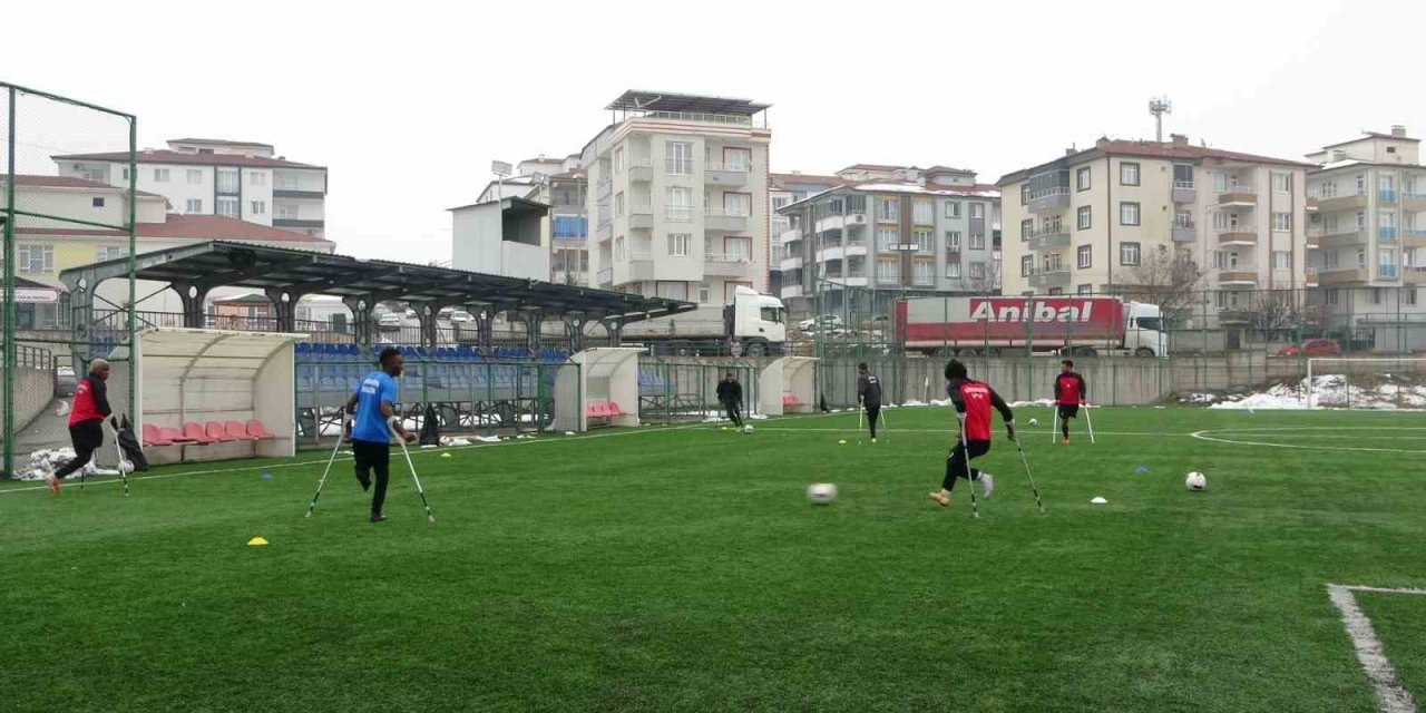 Depremde 4 futbolcusunu kaybeden Malatya ampute takımı pes etmiyor