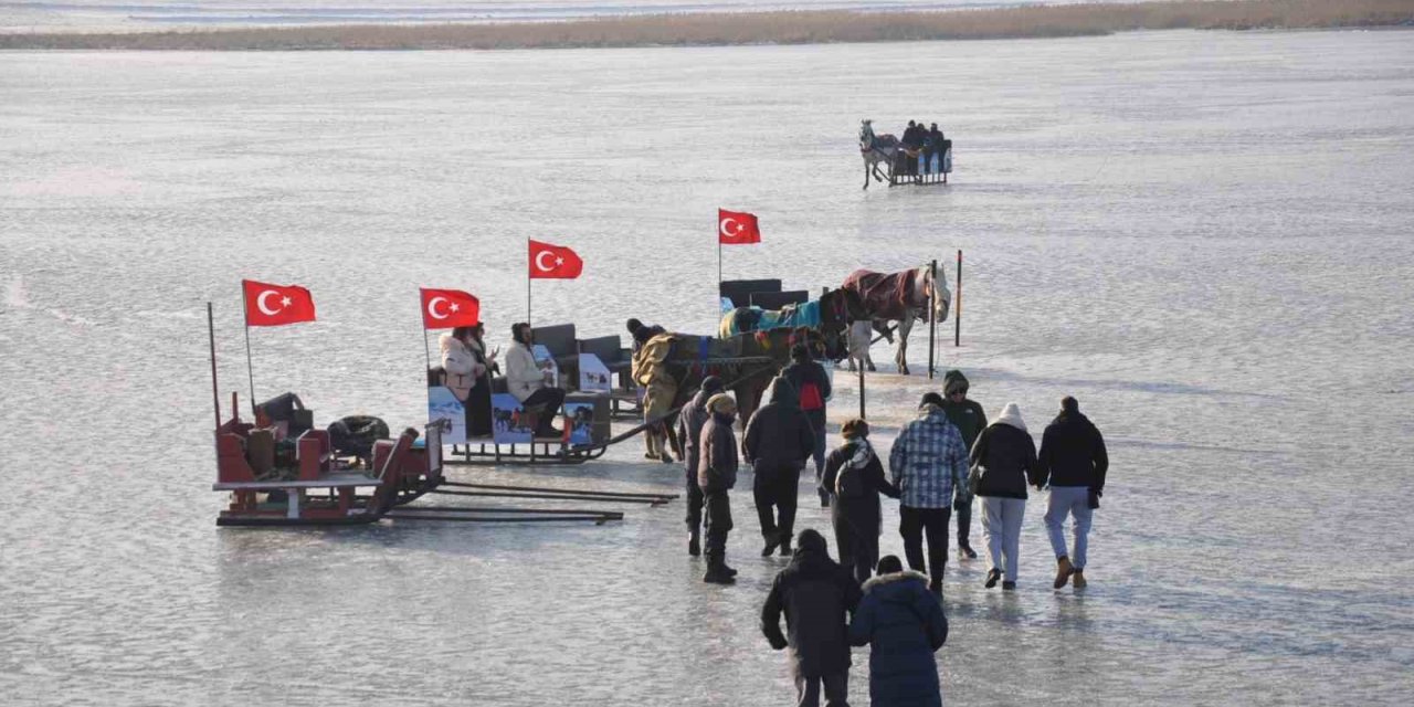 Kars’ta Çıldır Gölü Buz Şenliği heyecanı