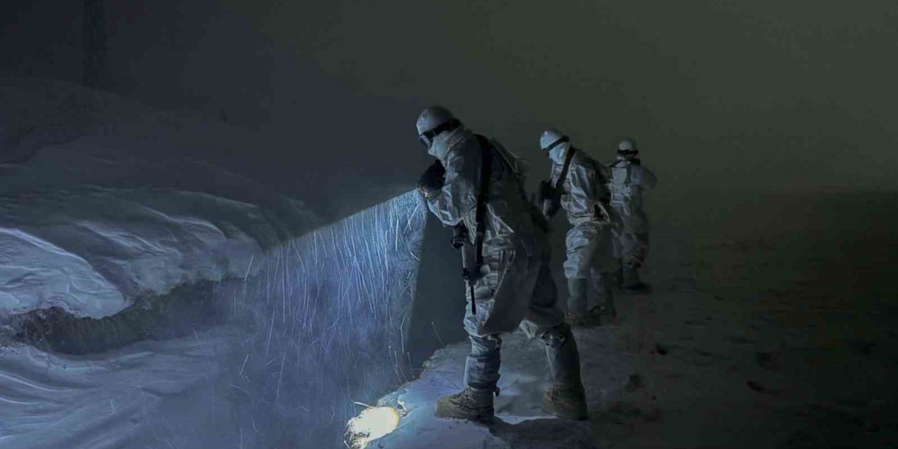 Soğuk ve kara rağmen Mehmetçik görevde